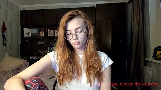 AngelaSwan online show from October 13, 2025, 3:13 pm