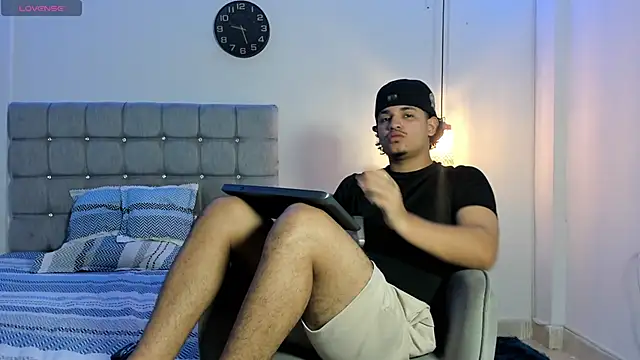 Snapshot of samxx_muscle chatting on October 9, 2025, 1:55 pm samxx muscle online show from October 9, 2025, 1:55 pm