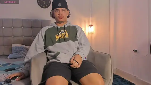 Snapshot of samxx_muscle chatting on December 1, 2025, 1:56 pm samxx muscle online show from December 1, 2025, 1:56 pm