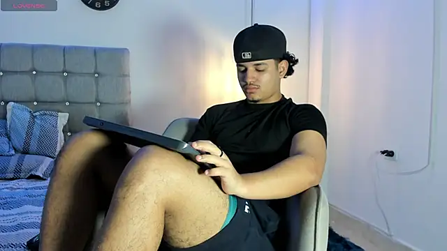 Snapshot of samxx_muscle chatting on October 15, 2025, 1:41 pm samxx muscle online show from October 15, 2025, 1:41 pm