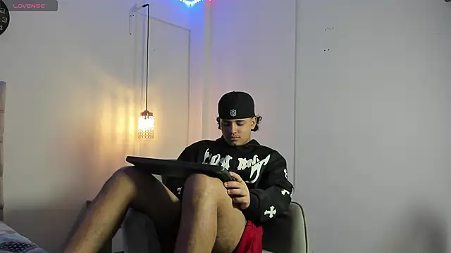 Snapshot of samxx_muscle chatting on October 30, 2025, 1:53 pm samxx muscle online show from October 30, 2025, 1:53 pm