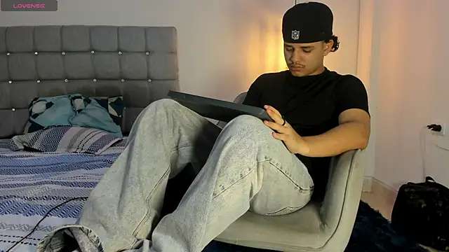 Snapshot of samxx_muscle chatting on October 8, 2025, 1:45 pm samxx muscle online show from October 8, 2025, 1:45 pm