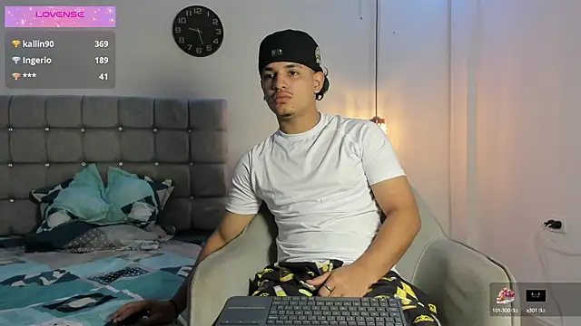 Snapshot of samxx_muscle chatting on September 18, 2025, 1:47 pm samxx muscle online show from September 18, 2025, 1:47 pm