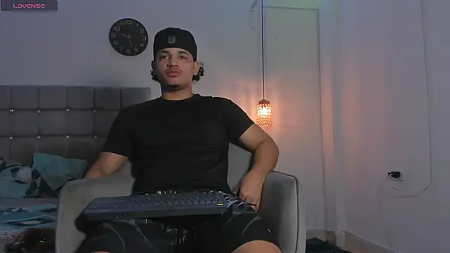 Snapshot of samxx_muscle chatting on November 24, 2025, 1:22 pm samxx muscle online show from November 24, 2025, 1:22 pm