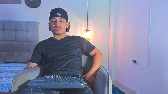 Snapshot of samxx_muscle chatting on December 18, 2025, 1:48 pm samxx muscle online show from December 18, 2025, 1:48 pm