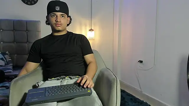 Snapshot of samxx_muscle chatting on November 5, 2025, 1:47 pm samxx muscle online show from November 5, 2025, 1:47 pm