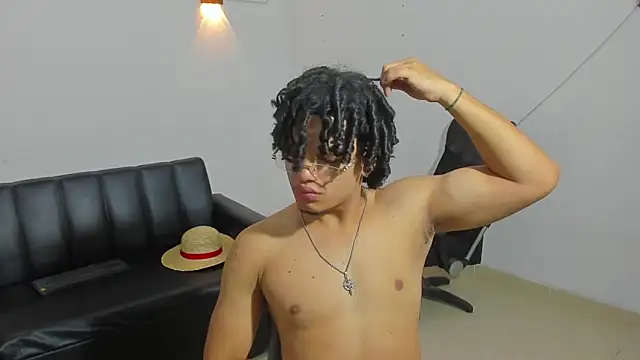 Snapshot of samxx_muscle chatting on May 13, 2026, 2:35 pm samxx muscle online show from May 13, 2026, 2:35 pm