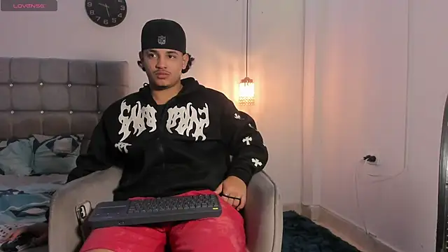 Snapshot of samxx_muscle chatting on November 28, 2025, 2:06 pm samxx muscle online show from November 28, 2025, 2:06 pm