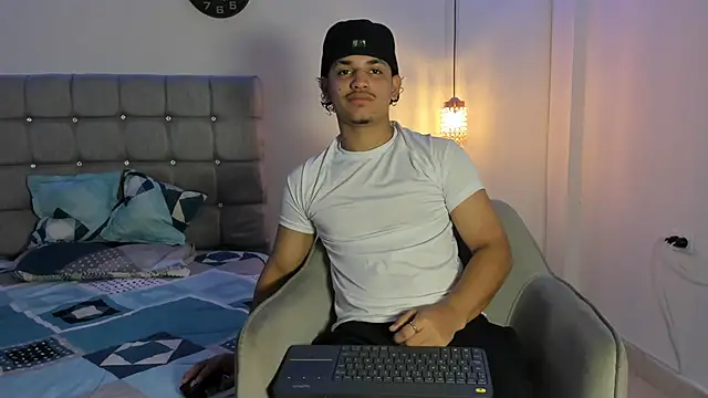 Snapshot of samxx_muscle chatting on September 24, 2025, 2:12 pm samxx muscle online show from September 24, 2025, 2:12 pm