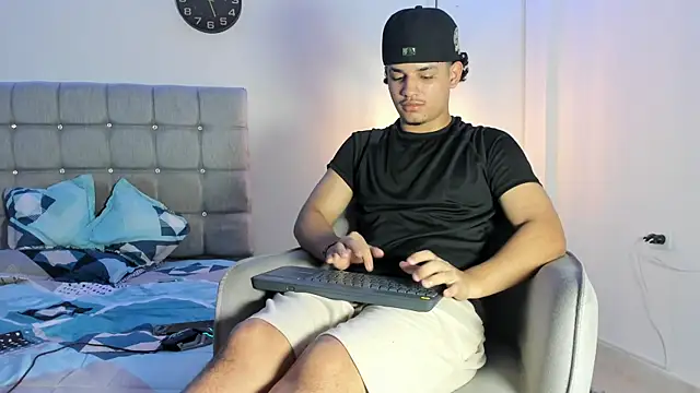 Snapshot of samxx_muscle chatting on September 21, 2025, 4:12 pm samxx muscle online show from September 21, 2025, 4:12 pm