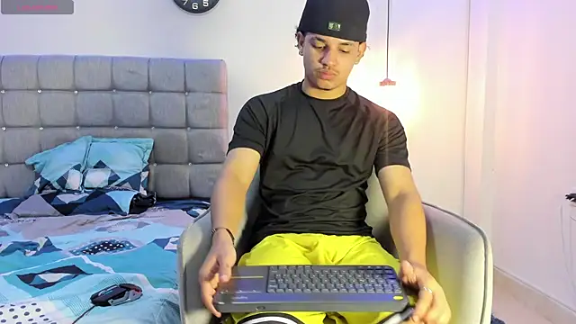 Snapshot of samxx_muscle chatting on September 10, 2025, 1:21 pm samxx muscle online show from September 10, 2025, 1:21 pm