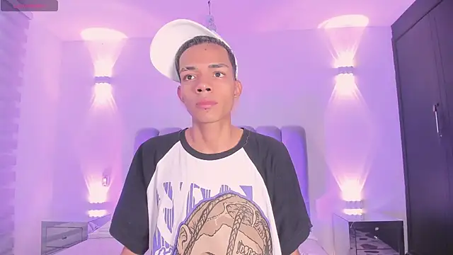 candyandmarilyn online show from September 12, 2025, 8:52 pm