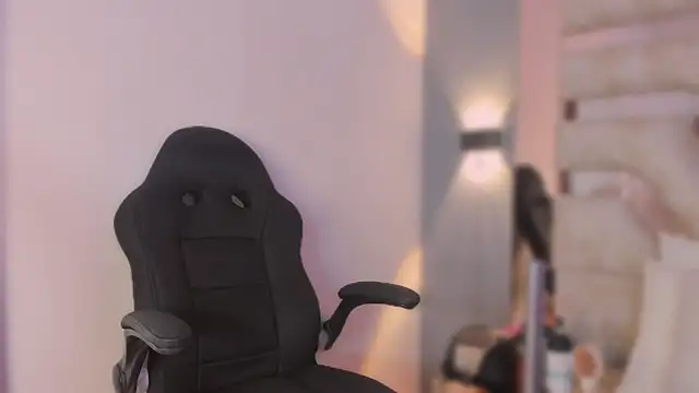 Snapshot of Violeth_Foxx chatting on September 15, 2025, 4:02 am Violeth Foxx online show from September 15, 2025, 4:02 am