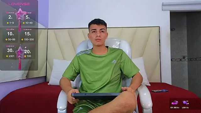 Snapshot of Hotboy21_ chatting on November 9, 2025, 3:54 am Hotboy21 online show from November 9, 2025, 3:54 am