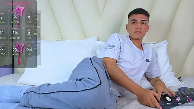 Snapshot of Hotboy21_ chatting on November 7, 2025, 3:44 am Hotboy21 online show from November 7, 2025, 3:44 am