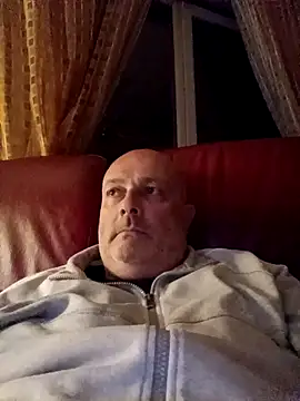 Snapshot of Alexis_Bull chatting on April 8, 2026, 11:17 pm Alexis Bull online show from April 8, 2026, 11:17 pm