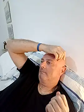 Snapshot of Alexis_Bull chatting on November 12, 2025, 4:11 pm Alexis Bull online show from November 12, 2025, 4:11 pm