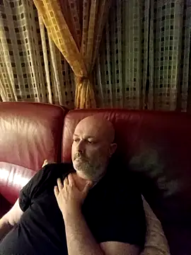 Snapshot of Alexis_Bull chatting on May 6, 2026, 9:41 pm Alexis Bull online show from May 6, 2026, 9:41 pm