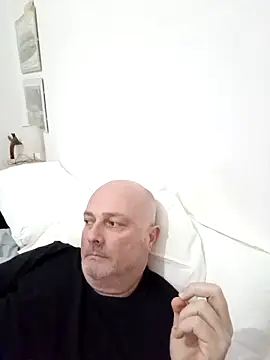 Snapshot of Alexis_Bull chatting on March 4, 2026, 5:53 pm Alexis Bull online show from March 4, 2026, 5:53 pm