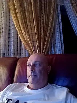 Snapshot of Alexis_Bull chatting on September 28, 2025, 10:50 pm Alexis Bull online show from September 28, 2025, 10:50 pm