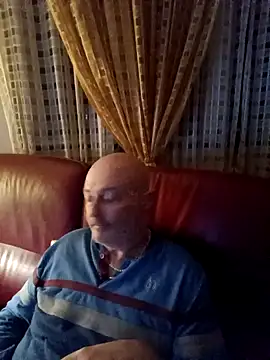 Snapshot of Alexis_Bull chatting on October 9, 2025, 9:26 pm Alexis Bull online show from October 9, 2025, 9:26 pm