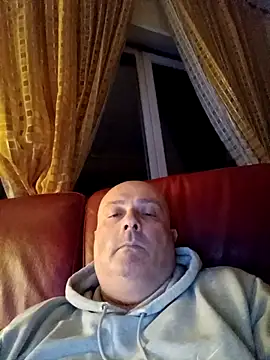 Snapshot of Alexis_Bull chatting on March 17, 2026, 12:24 am Alexis Bull online show from March 17, 2026, 12:24 am