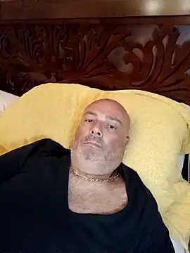 Snapshot of Alexis_Bull chatting on September 12, 2025, 5:24 pm Alexis Bull online show from September 12, 2025, 5:24 pm