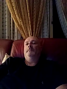 Snapshot of Alexis_Bull chatting on September 18, 2025, 10:35 pm Alexis Bull online show from September 18, 2025, 10:35 pm