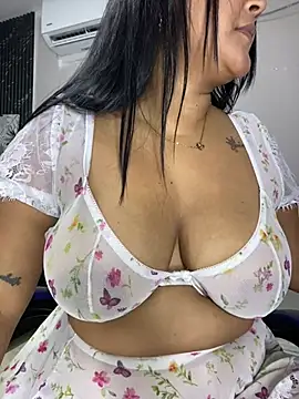 Snapshot of sashaoficial_ chatting on May 11, 2026, 11:24 pm sashaoficial online show from May 11, 2026, 11:24 pm