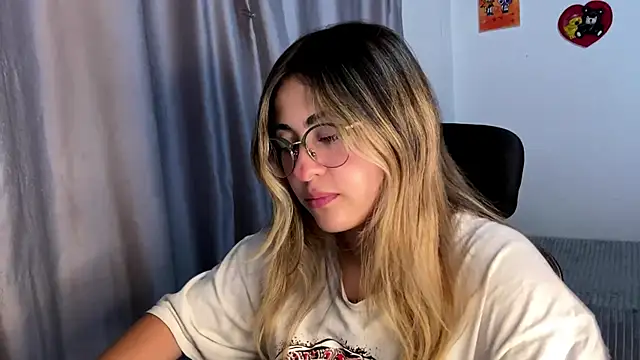 emma  bell  online show from November 10, 2025, 10:26 pm