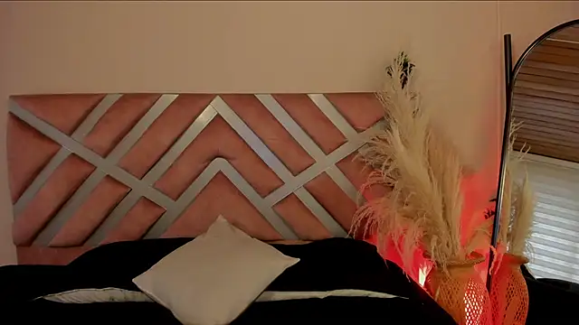 viol collins   online show from November 8, 2025, 8:56 pm