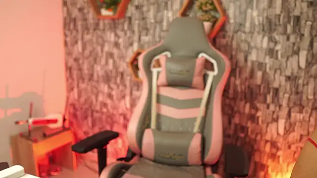 bonniie 98  online show from February 27, 2026, 8:30 pm