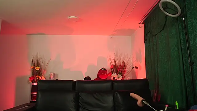 bonniie 98  online show from December 13, 2025, 8:04 pm