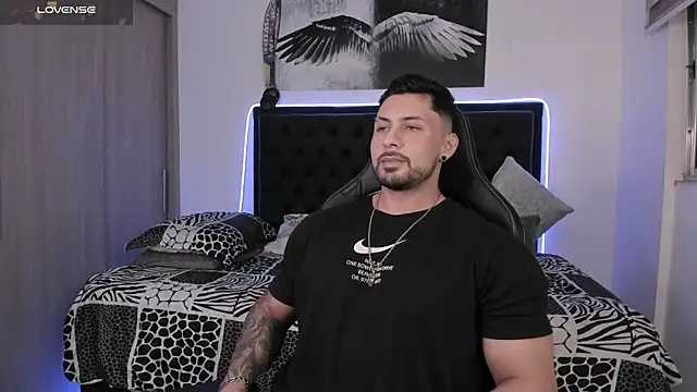 santi aesthetic online show from July 30, 2026, 3:05 am