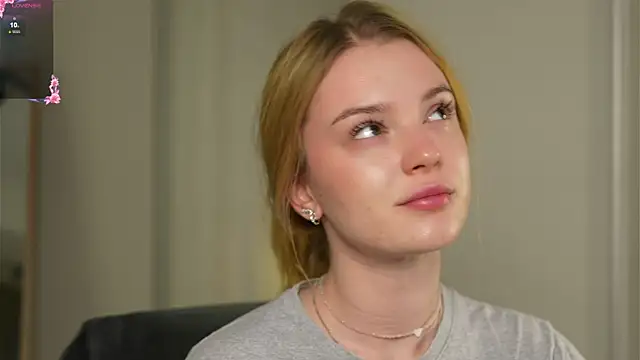 Cyberheart  online show from November 22, 2025, 4:39 pm