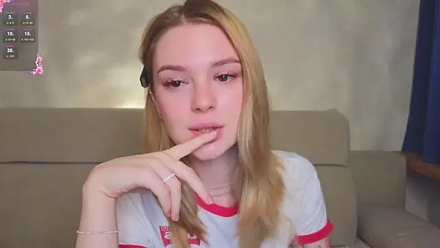 Cyberheart  online show from December 17, 2025, 3:17 pm