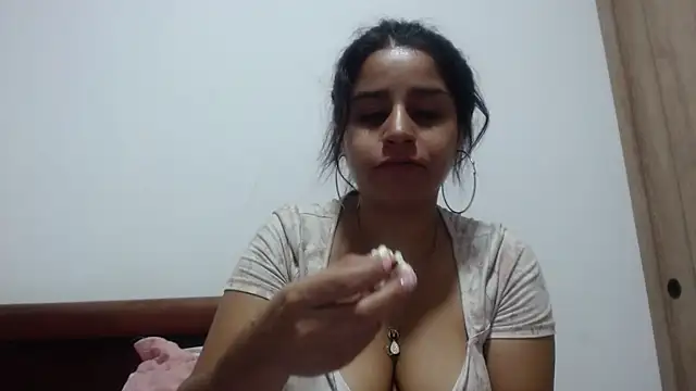 Snapshot of MeliSweet chatting on April 28, 2026, 5:23 am MeliSweet online show from April 28, 2026, 5:23 am