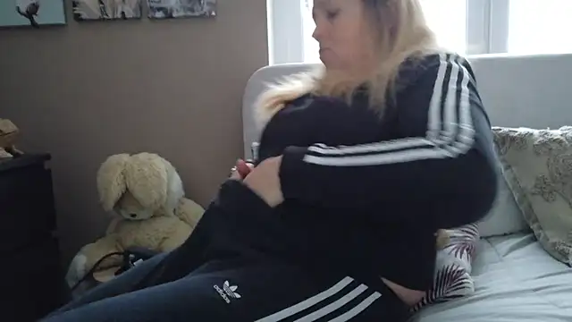 chupasexy online show from December 22, 2025, 2:28 pm