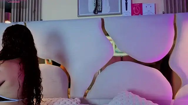 Snapshot of AmmberJones chatting on December 4, 2025, 12:48 pm AmmberJones online show from December 4, 2025, 12:48 pm