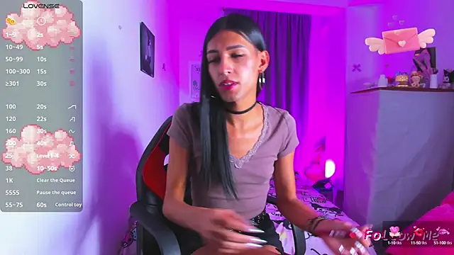 Snapshot of SkylerBennet chatting on October 30, 2025, 1:26 am SkylerBennet online show from October 30, 2025, 1:26 am