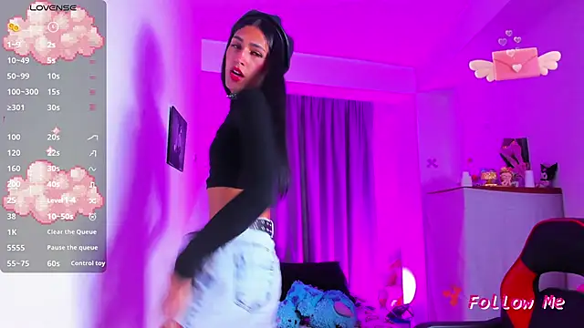 Snapshot of SkylerBennet chatting on November 13, 2025, 1:53 am SkylerBennet online show from November 13, 2025, 1:53 am