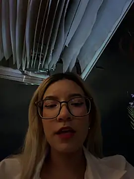 Pretty roxxyy online show from February 11, 2026, 1:16 am