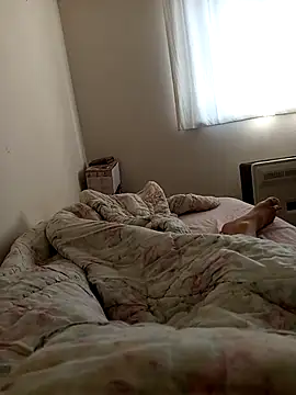 Snapshot of leona633 chatting on December 18, 2025, 9:25 am leona633 online show from December 18, 2025, 9:25 am