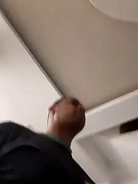 elnegro707070 online show from February 4, 2026, 11:22 pm