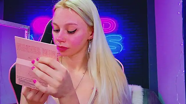 AlessiaCroft online show from February 17, 2026, 5:05 am