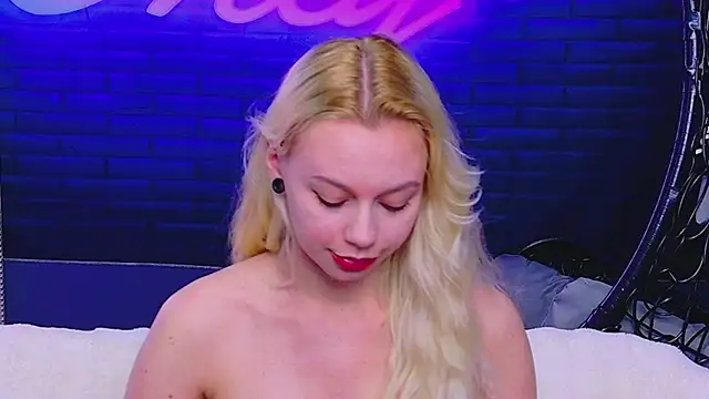 Snapshot of AlessiaCroft chatting on May 4, 2026, 4:16 am AlessiaCroft online show from May 4, 2026, 4:16 am