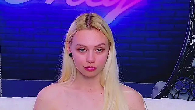 Snapshot of AlessiaCroft chatting on May 22, 2026, 6:22 am AlessiaCroft online show from May 22, 2026, 6:22 am