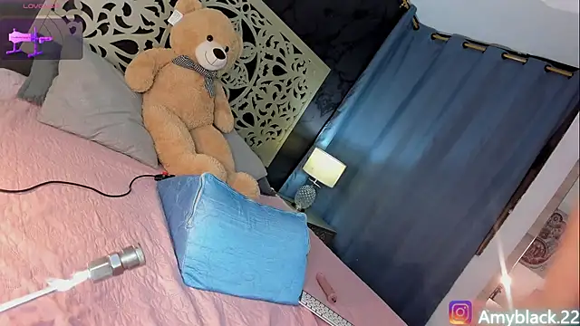 Snapshot of Amyblack__ chatting on October 30, 2025, 1:26 am Amyblack online show from October 30, 2025, 1:26 am