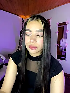 Snapshot of Cristina_pinkk chatting on October 2, 2025, 2:04 am Cristina pinkk online show from October 2, 2025, 2:04 am