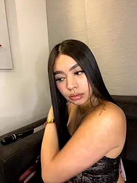 Cristina pinkk online show from November 12, 2025, 3:10 am